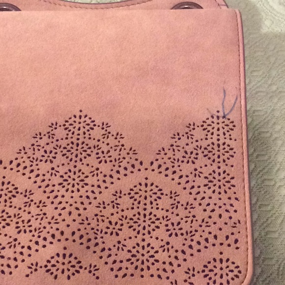 2 GUC Cross Body Purses MAKE ME AN OFFER! - Picture 6 of 8